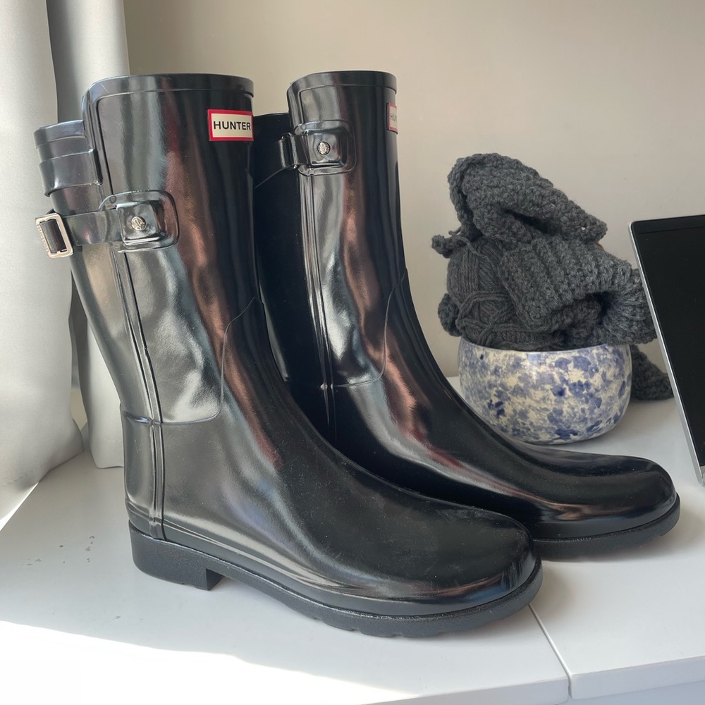 Hunter Boots Black Refined Back Strap Short Gloss Boot